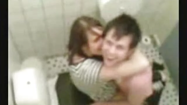 Visoka definicija :  Prekrasne tinejdžerke se jebaju u ovoj sjajnoj kompilaciji Hot porn 