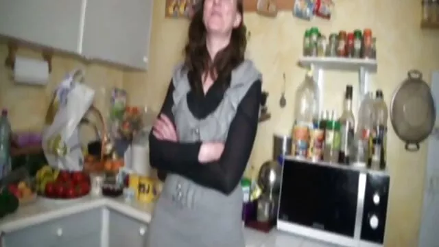 Visoka definicija :  Zabava para u spavaćoj sobi počinje čudnom oralnom predigrom Hot porn 