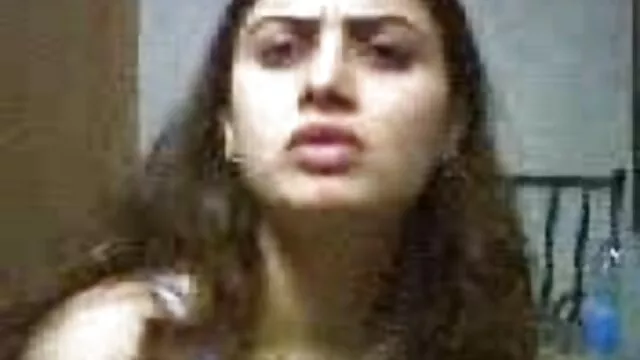 Visoka definicija :  Zadivljujuća brineta s velikim nauljenim dupetom voli biti na kurac Hot porn 