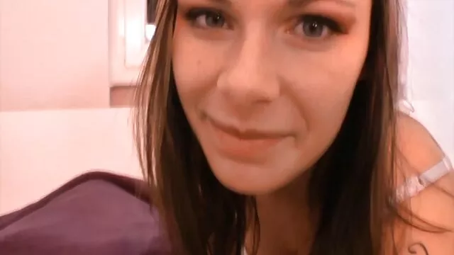Visoka definicija :  Plavokosa cura bi htjela popodnevni užitak što je prije moguće Hot porn 