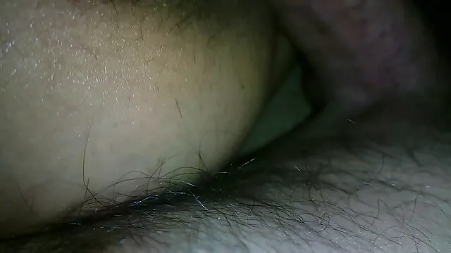 Visoka definicija :  Preplanula MILF ugađa obješenom bruiseru svojim umijećem sisanja penis Hot porn 