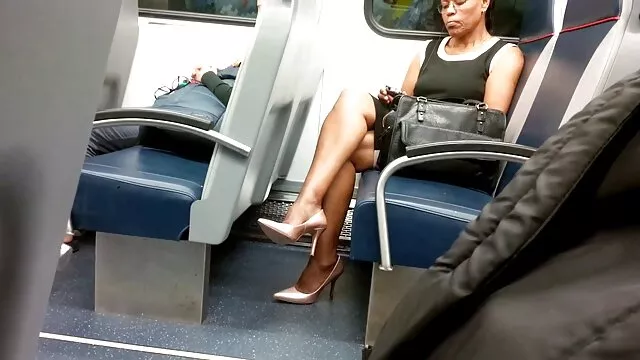 Visoka definicija :  Mršavi sekspot pravilno probijen masivnim štapom za meso Hot porn 