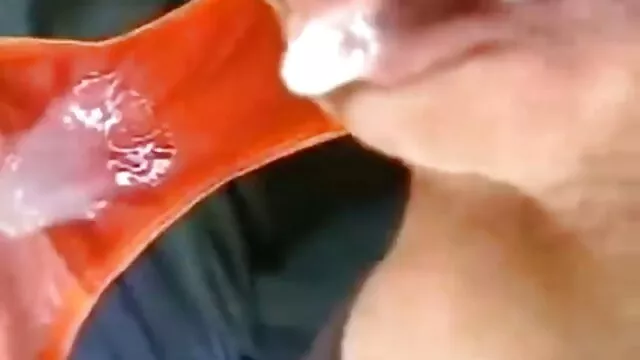 Visoka definicija :  Tri amaterske slatkice zakucaju neki napaljeni momci Hot porn 