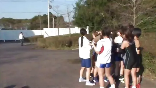 Visoka definicija :  Lijepa djevojka priča prljavo dok siše taj veliki dildo Hot porn 