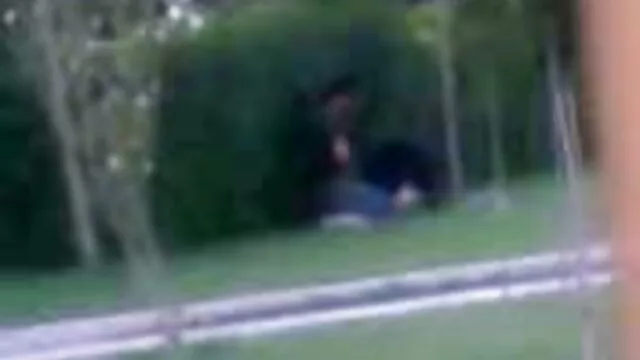 Visoka definicija :  Napaljeni mladi ljudi okupili su se na velikoj i prevrtljivoj seks žurci Hot porn 
