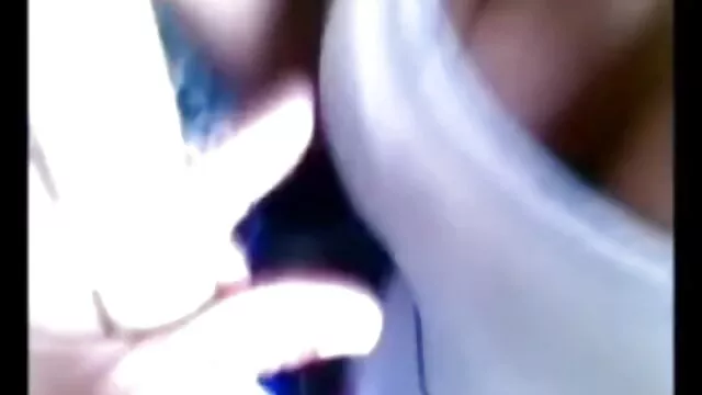 Visoka definicija :  Bijeli SUV bradatog muškarca je savršeno mjesto za jebanje Romi Rain Hot porn 