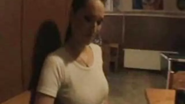 Visoka definicija :  Loš učenik kopulira sa prsatom pedagoginjom u praznom razredu Hot porn 