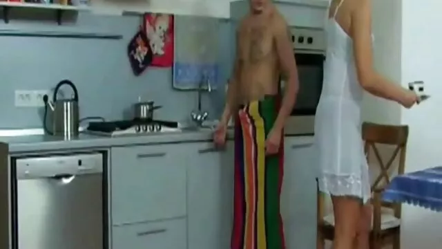 Visoka definicija :  Plavokosa puma i njen muž su i dalje veoma seksualno aktivni Hot porn 