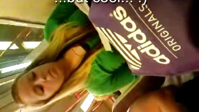Visoka definicija :  Ginger amater se snima dok ga sisa Hot porn 