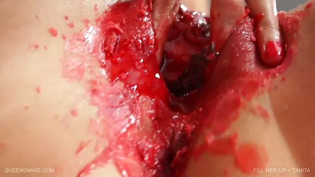 Visoka definicija :  Stariji pastuh s minđušama jebe usku macu Ruskinje Hot porn 