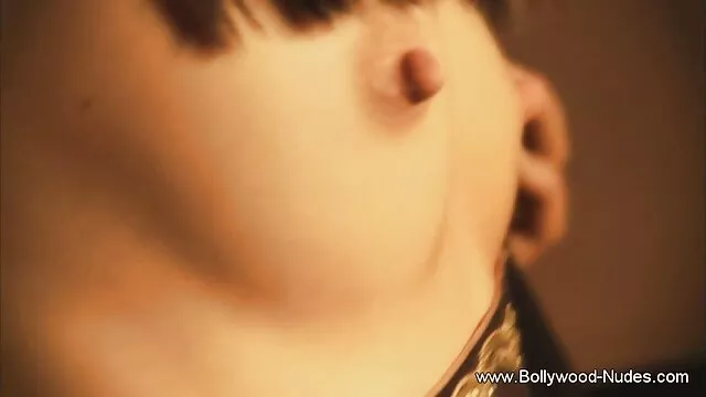 Visoka definicija :  Tetovirana beba pokušava natjerati ekstremnu lovelace da svrši na svježem zraku Hot porn 