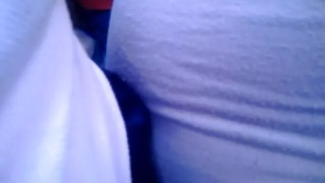 Visoka definicija :  Preslatka pridošlica prikovana za sofu visokim crnim pastuvom Hot porn 