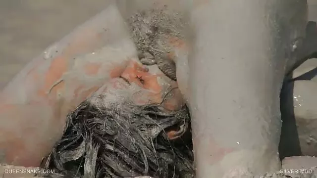 Visoka definicija :  Mladi pastir se zeza sa ovim dragim latino MILF Hot porn 