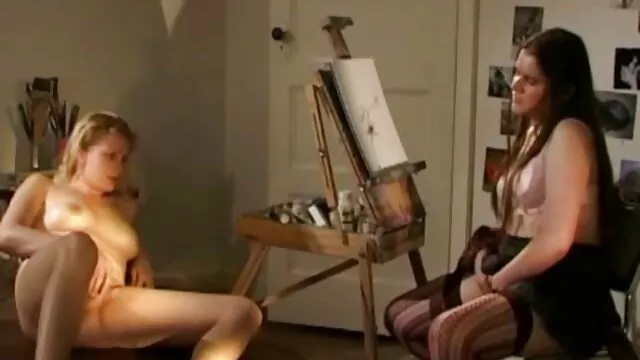Visoka definicija :  Pušačka crnka izbušena od strane kolege po cijelom krevetu Hot porn 