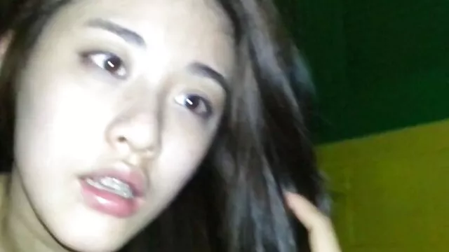 Visoka definicija :  Slatka Japanka uživa u pušenju tom čovjeku Hot porn 