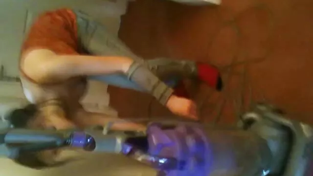 Visoka definicija :  Vruća MILF uvlači posinka u trojku sa malom polusestrom Hot porn 