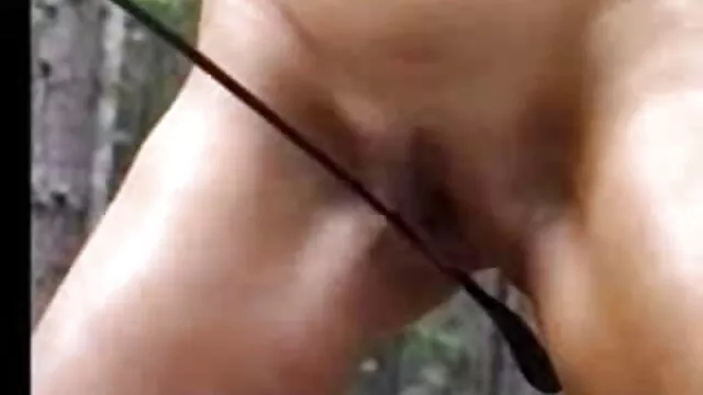 Visoka definicija :  Napaljena žena se igra prstima i gaćicama prije nego što siše kurac Hot porn 