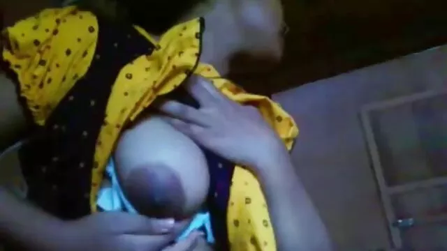 Visoka definicija :  Pilot se opušta u toaletu s egzotičnom stjuardesom Lunom Corazon Hot porn 