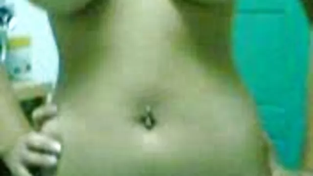 Visoka definicija :  Blistavo plavokosa domaćica žudi za komšijskim kitom Hot porn 