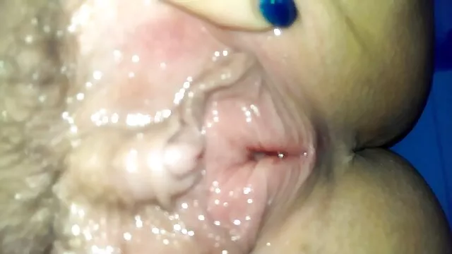 Visoka definicija :  Brineta izbušena od strane pickup umjetnika koji joj plaća za preljubu Hot porn 