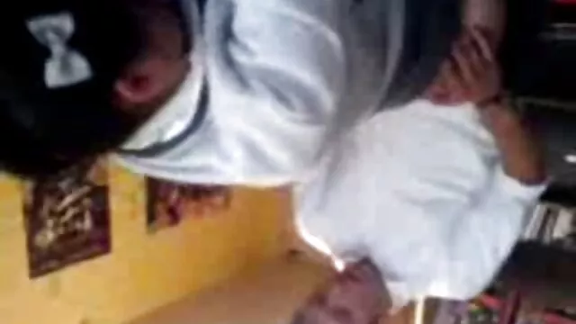 Visoka definicija :  Napaljenu drolju strastveno lupaju u šumi Hot porn 