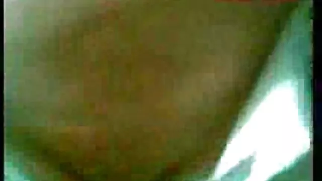 Visoka definicija :  Tinejdžerka crnka s malim sisama Bea C jebena je s leđa Hot porn 
