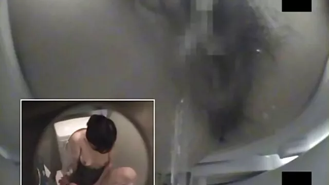Visoka definicija :  Pička Vienna Blacka udarila je o sto za masažu Hot porn 