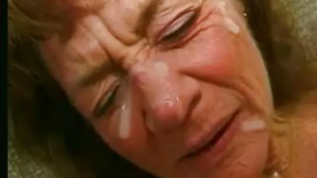 Visoka definicija :  Plavokosu milfu Bibi pink mladi Rob prodire u njenu macu. Hot porn 