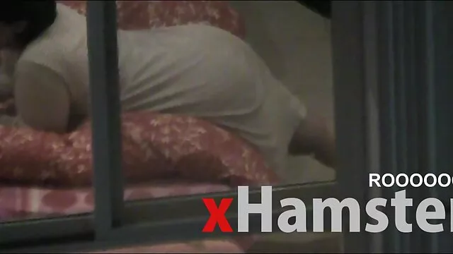Visoka definicija :  Prsata seoska djevojka jaše veliki ukočeni kurac kao kaubojka Hot porn 