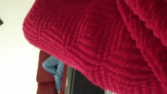 Visoka definicija :  Nestašna djevojka se seksa na kuhinjskom stolu i sve proguta Hot porn 