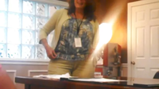 Visoka definicija :  Niko u blizini samo žena i njen polubrat koji je drkaju Hot porn 