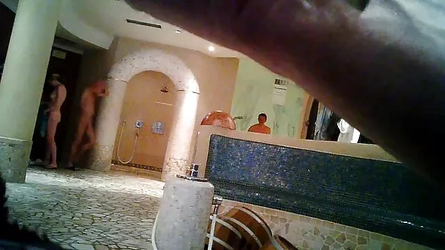 Visoka definicija :  Prije zajedničkog tuširanja vole da se i znoje u paru Hot porn 