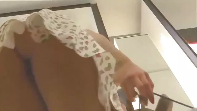 Visoka definicija :  Tri divne dame su dole zbog lezbejske zabave zajedno Hot porn 