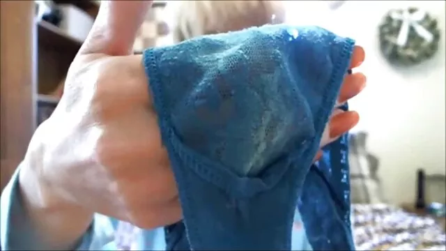 Visoka definicija :  Čovjek želi okusiti tinejdžerski žbun svojim tvrdim jebenim štapom Hot porn 