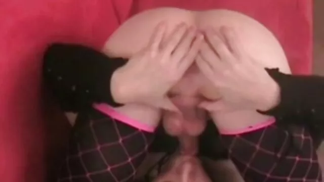 Visoka definicija :  Momak vara djevojku sa brinetom baš kao i ona Hot porn 