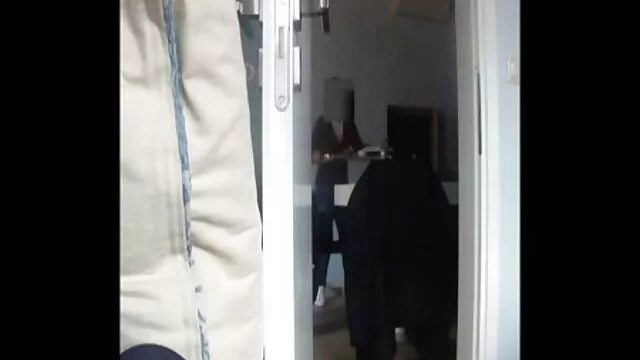 Visoka definicija :  Blijedoputa đumbir beba jaše pravog kljunaca Hot porn 