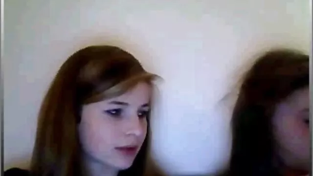 Visoka definicija :  Draga i njen BF strastveno vode ljubav na bijeloj sofi Hot porn 