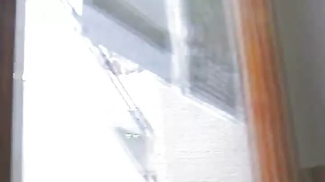 Visoka definicija :  Stara brineta ima stanara u čijem kurcu uživa s vremena na vrijeme Hot porn 