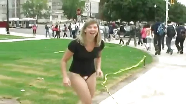 Visoka definicija :  Elexis Monroe pomaže posinku Seanu Lawlessu da postane zdraviji nakon seksa Hot porn 
