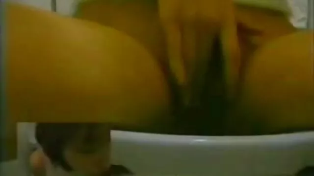 Visoka definicija :  Beba je uvučena u iskušenje starije ljubavnice da to uradi Hot porn 
