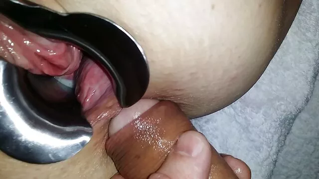 Visoka definicija :  Slatka euro riba koju dijele neki zgodni momci Hot porn 