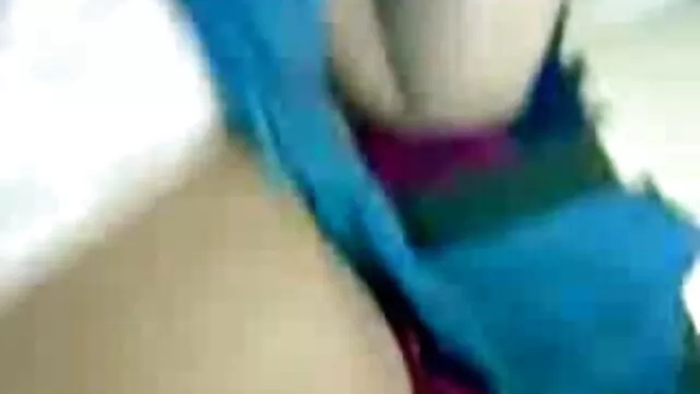 Visoka definicija :  Nedužni kancelarijski radnik namamljen u aferu sa napaljenim IT tipom Hot porn 