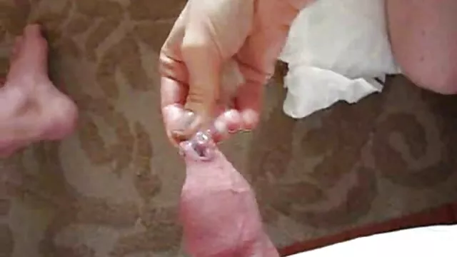 Visoka definicija :  Kenzie Madison vidi da je kurac tvrd pa se ne može sakriti od seksa Hot porn 