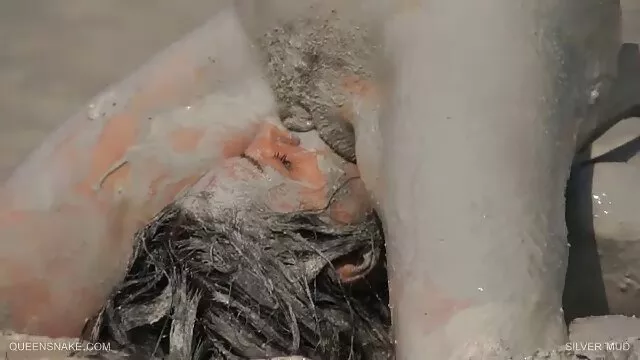 Visoka definicija :  Plavuša je povukla gaćice u stranu kako bi primila veliku snagu Hot porn 