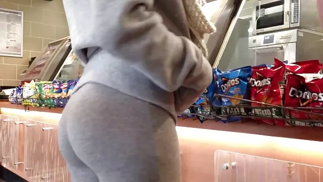 Visoka definicija :  Prirodna ljepotica Carmen Caliente jebe pacijenta Hot porn 