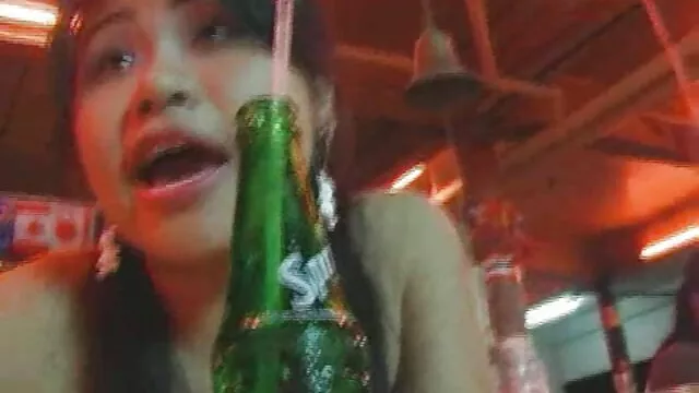 Visoka definicija :  Zgodna beba u seksi crnom donjem rublju jeba se na prvom spoju Hot porn 