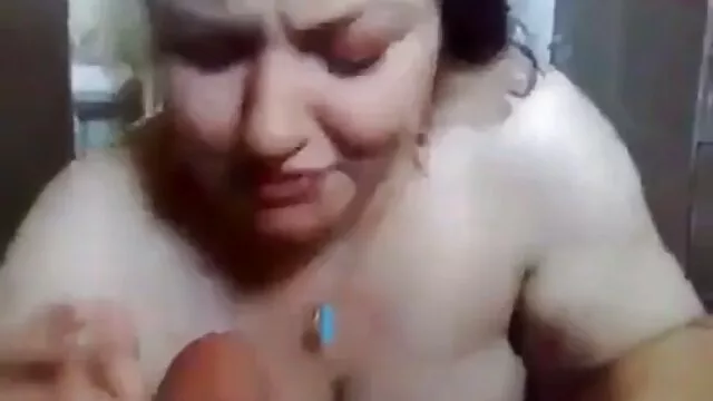 Visoka definicija :  Slatkica radi kurac ustima nakon sisanja sladoleda s oznakom Diva Hot porn 
