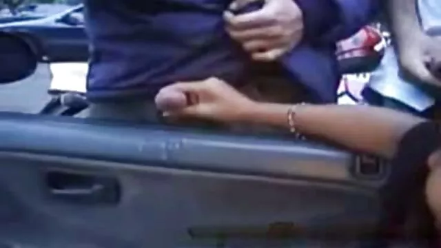 Visoka definicija :  Mladić ima debelo iznenađenje u vidu kurca za nježnu ženu Hot porn 