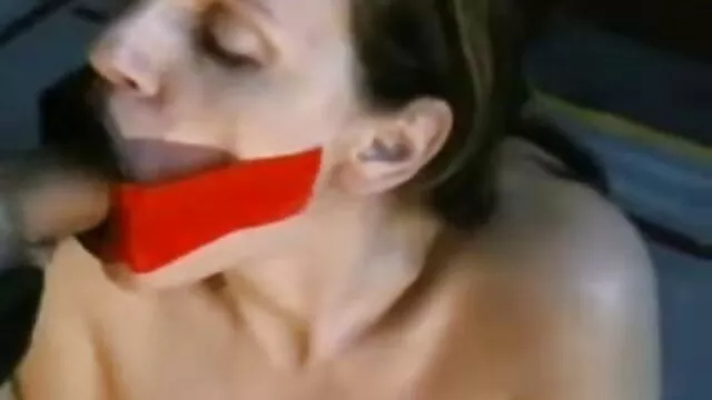 Visoka definicija :  Azijska MILF s velikim sisama kopulira sa dva uzbuđena partnera Hot porn 