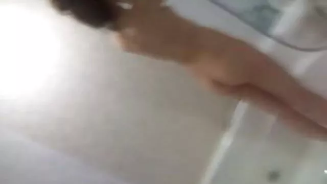 Visoka definicija :  Platinasto plava drolja misli da nema ništa loše u kremi Hot porn 